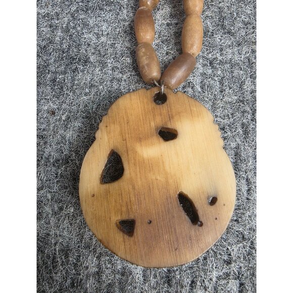 Carved Eagle Pendant Necklace With Brown Beads Tribal Design Unique Vtg - Picture 7 of 7